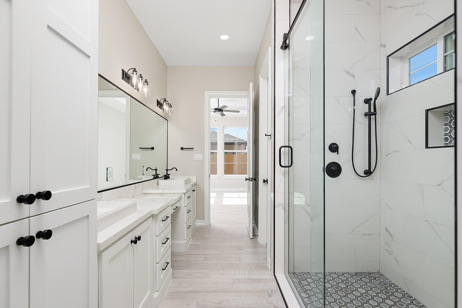 Custom luxury bathroom design by Guzman Construction. Luxury House in McAllen, RGV Texas. Residential Construction