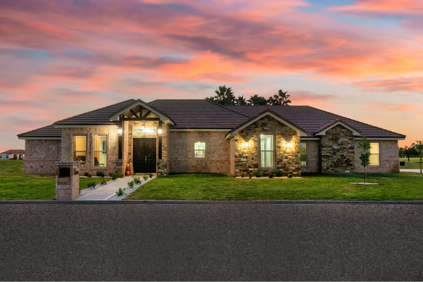 Custom Home by Guzman Construction. Residential Construction. House in McAllen, RGV Texas. 