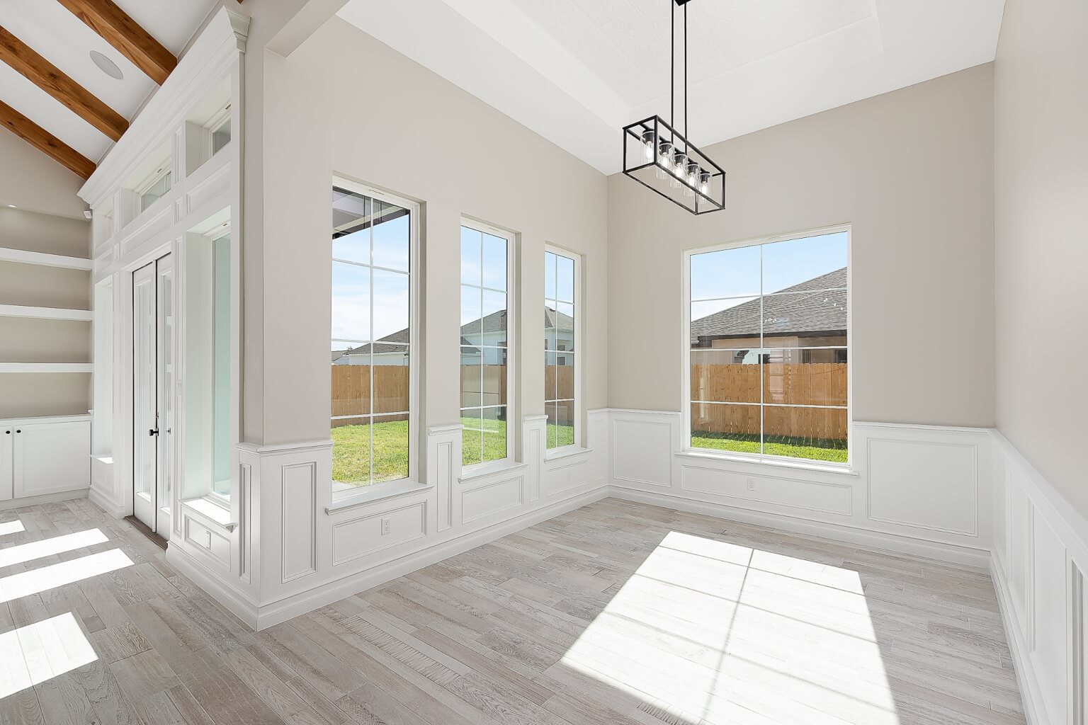 Luxury design natural lighting living room. Guzman Constructions. Home building.